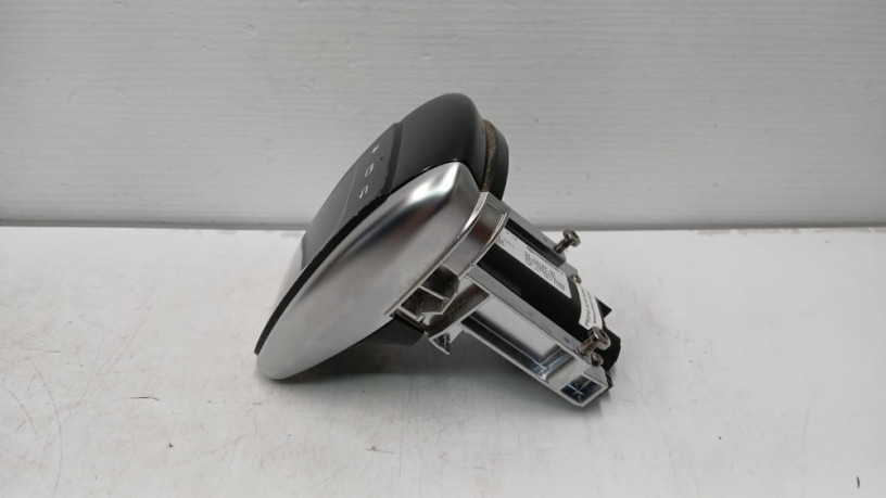 mercedes-benz-w222-s-class-2014-center-console-touch-pad-control-switch-big-1