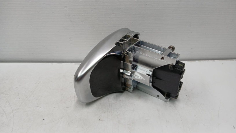 mercedes-benz-w222-s-class-2014-center-console-touch-pad-control-switch-big-4