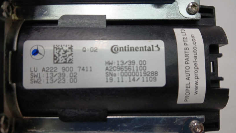 mercedes-benz-w222-s-class-2014-center-console-touch-pad-control-switch-big-3