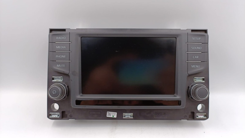 volkswagen-passat-b8-18-tfsi-2015-65-tv-display-big-0