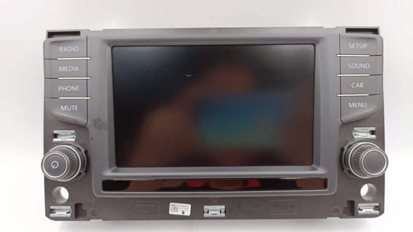 volkswagen-passat-b8-18-tfsi-2015-65-tv-display-big-1
